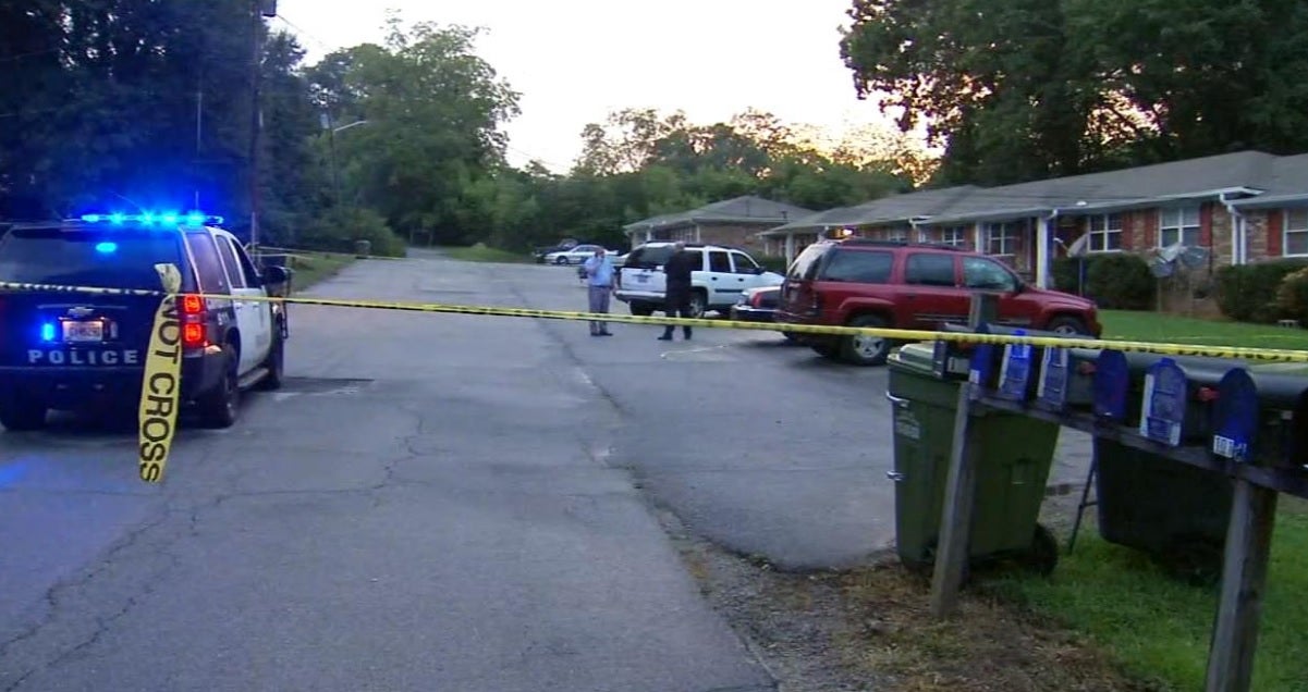 Dos bebés fallecen por golpe de calor abandonados en un coche