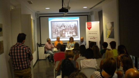 Encarni Barrera presenta su novela 'La niña Rota' en la Casa Cerdá y Rico