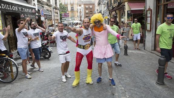 Los hosteleros granadinos no quieren que se prohíban las despedidas de soltero