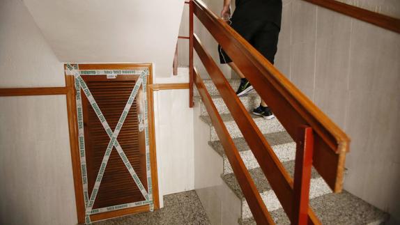 Mata a su mujer y la empareda en el cuarto de contadores