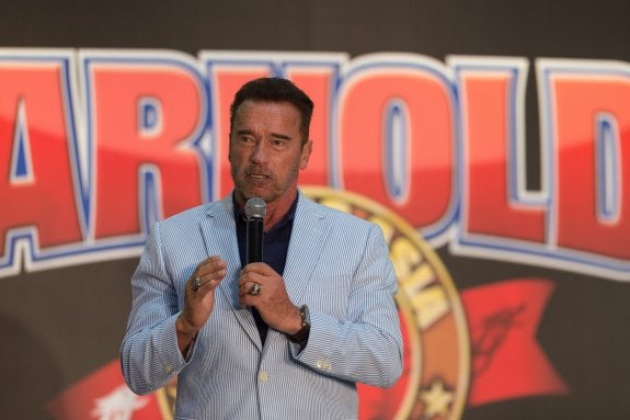 Schwarzenegger 'se pasa la plancha' por la cara