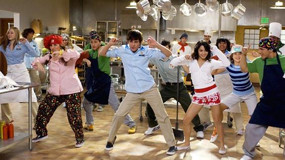 'High School Musical 2' emociona a Twitter viajando al pasado