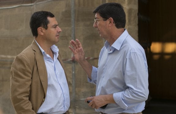 PP busca tejer una alianza con C's bajo la mirada atenta del PSOE