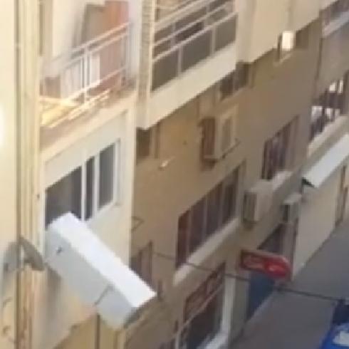 Localizan a un vecino de Motril que arrojó un frigorífico por la ventana