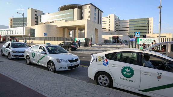 Granada se mantiene como la capital con las tarifas de taxi más caras de Andalucía