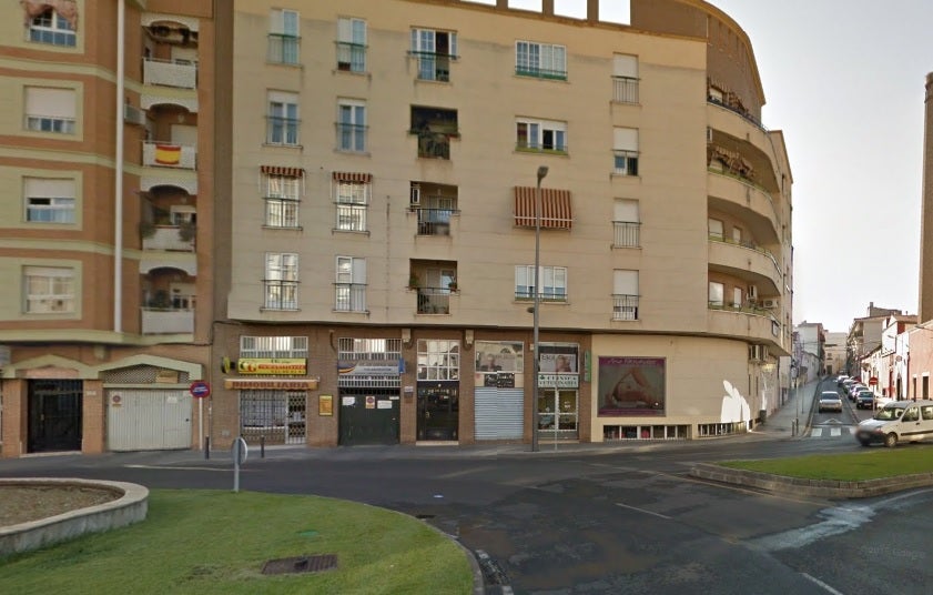 Detenido un hombre que tenía cogida por el cuello a una mujer en la calle