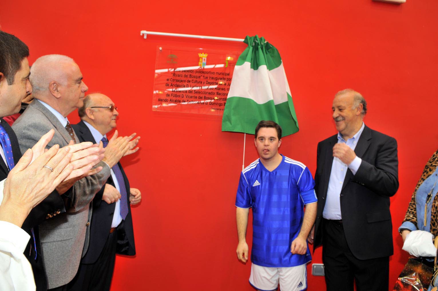 Del Bosque recibirá este sábado el título de Hijo Adoptivo de Carboneros