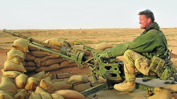 El guardaespaldas bocazas de Brad y Angelina dispara a matar