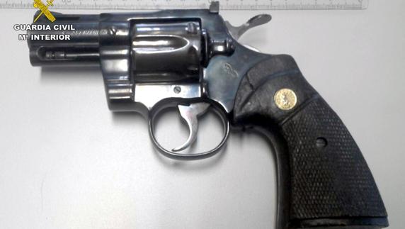 Un hombre dispara en un bar de Cenes durante una discusión