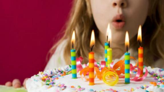 Condenado por insultar a su hija y burlarse de su dislexia en su cumpleaños