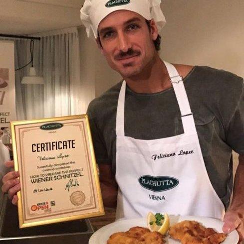 Feliciano, de cocinillas por ahí