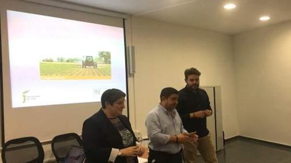 El presidente de Diputación inaugura un curso sobre gestión de cooperativas en Bedmar