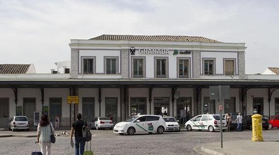 Renfe rebaja el precio de los viajes a Granada por los retrasos del AVE