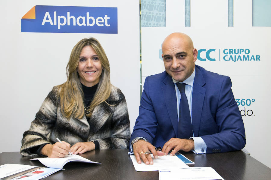 Cajamar y Alphabet ofrecerán vehículos ecológicos a los clientes de la entidad financiera