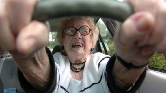 Una anciana de 74 años ha estado 53 conduciendo sin carné