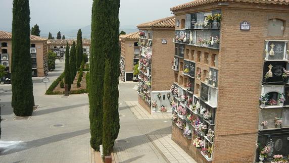 FACUA denuncia que ya han comenzado las exhumaciones en el cementerio sin avisar a familiares