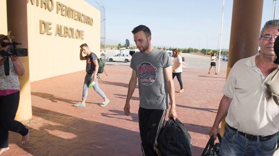 El joven encarcelado por pagar con una tarjeta falsa solicita un indulto parcial