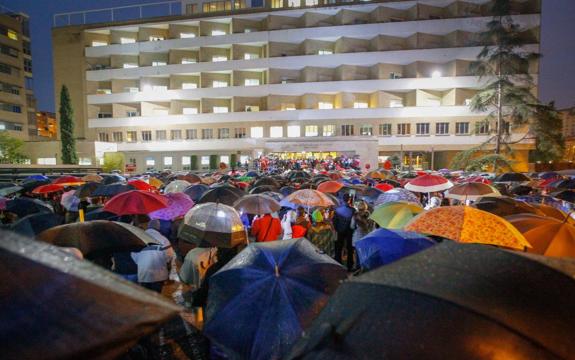 Concentración de miles de personas durante la reunión
