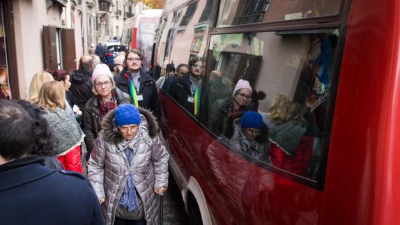 Los autobuses vuelven a circular por la Carrera del Darro los fines de semana