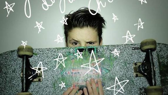 El hijo de David Beckham se lanza al mundo de la música con el mánager de Justin Bieber