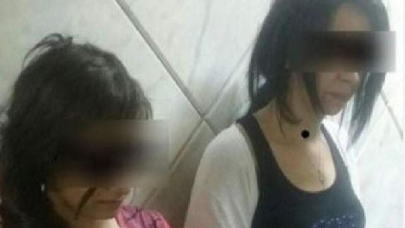 Un juez absuelve a las dos menores lesbianas detenidas por besarse en una azotea