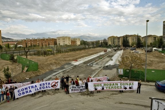 El Ayuntamiento no autorizará más pérgolas ni cierre de terrazas hasta actualizar el PGOU