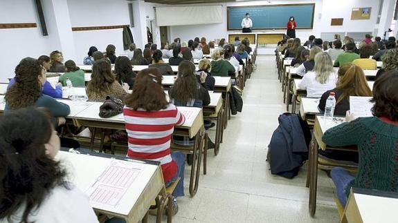 La Junta convoca 460 plazas de acceso libre en la administración general