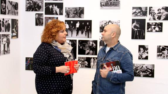 Una muestra recupera 400 fotos inéditas de la "movida" granadina de los 80