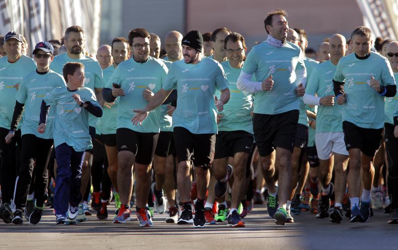 Fernando Alonso corre en su circuito con más de 700 aficionados