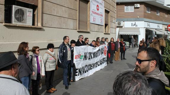 Los sindicatos se concentran por la muerte de un trabajador en Michelin