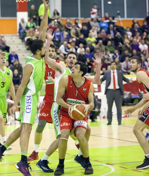 Un tiro libre condena al Covirán