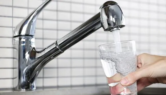 Recomiendan no beber agua del grifo a unos 80.000 habitantes de Murcia