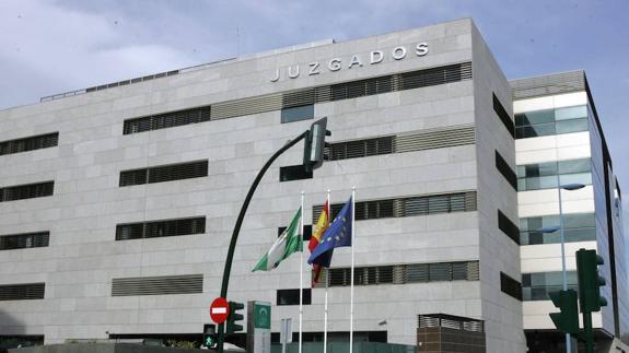 Un profesor acepta acepta cinco años y medio de cárcel por abusar de alumnos
