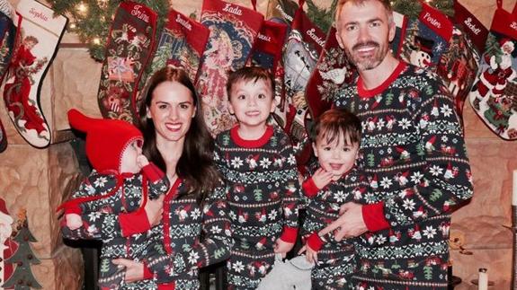 Buscan una niñera que les acompañe en su vuelta al mundo durante un año