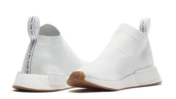 Adidas lanza unos calcetines para andar sin zapatos | Ideal