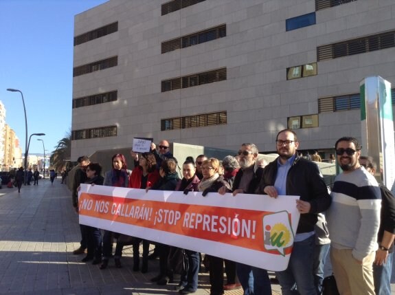 IU afea que Amat use abogados de Diputación para denunciar a miembros de la Corporación
