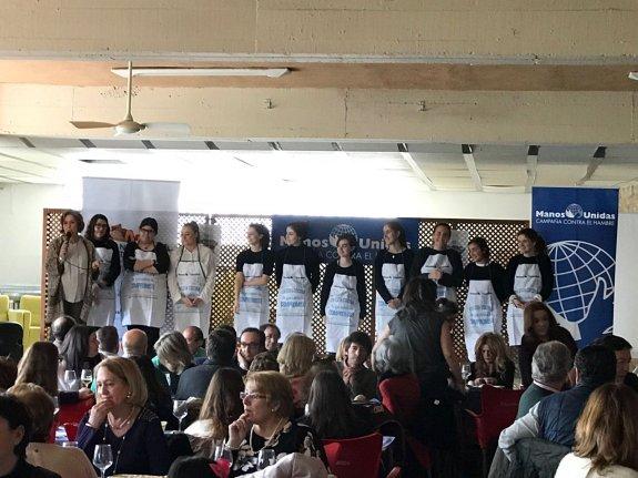 Más de 200 comensales en el 'cocido solidario'