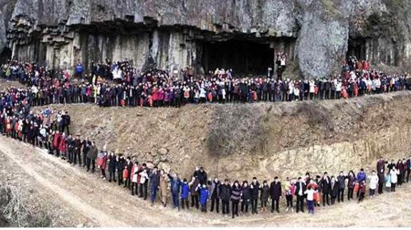La foto familiar más extensa de mundo: posaron 500 personas