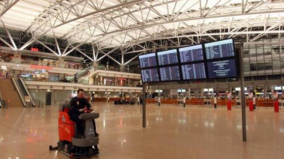 Evacúan el aeropuerto de Hamburgo por el escape de una sustancia no identificada