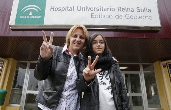 Un transplante único permite a una niña vivir con su hígado y una parte del de su madre
