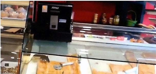 Dejan a la venta una empanada que se había merendado una rata en un bar de Avilés