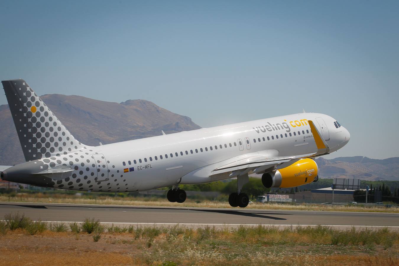 Vueling incrementará este verano sus frecuencias en el aeropuerto de Granada
