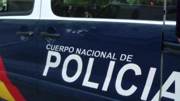 Un padre pega en la cara a su hija de 13 años por llegar tarde a casa