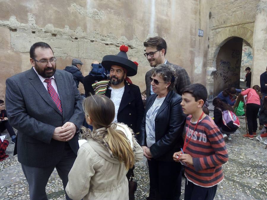 Un colegio exige el fin de los grafitis en el Albaicín con un borrado simbólico