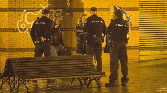 «Mi hija está en la calle, drogada y bebida: ¿para eso cedí la tutela a Servicios Sociales?»