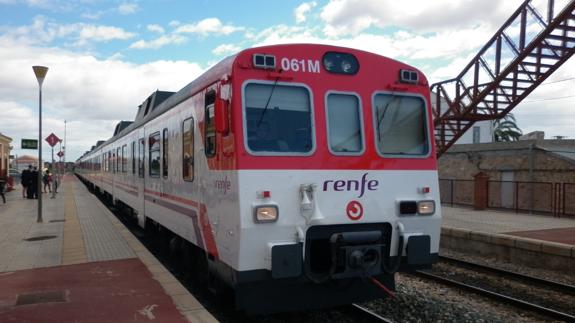 Muere el maquinista de un tren en Alicante de un infarto pero antes logra salvar a los pasajeros que llevaba