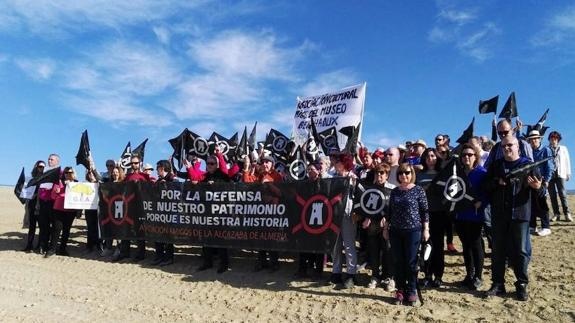 Amigos de la Alcazaba protesta por la destrucción parcial de los yacimientos de El Chuche