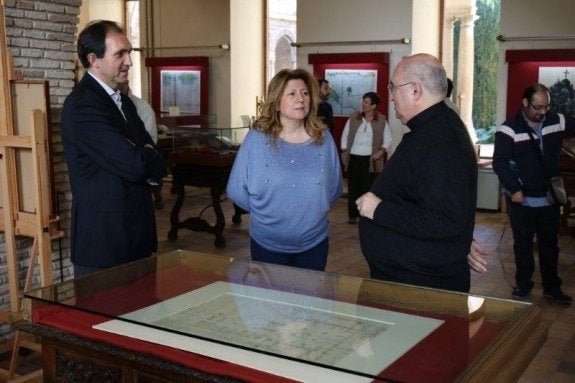 El Archivo de Jaén exhibe documentos vinculados a la historia de la Catedral