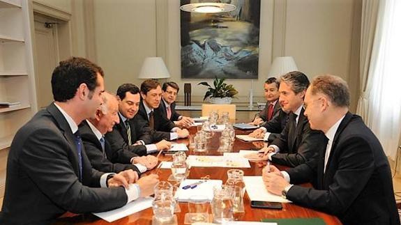 Amat a De la Serna: el AVE a Almería es una "necesidad innegociable"