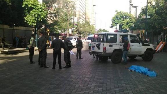 Seis niños de la calle matan a cuchilladas a dos militares